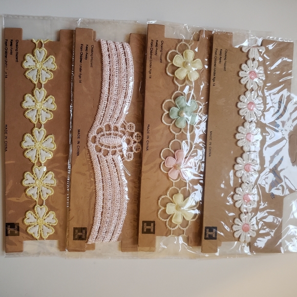 Pink Daisy Choker Necklace | Trendy 90s Floral - Picture 5 of 5